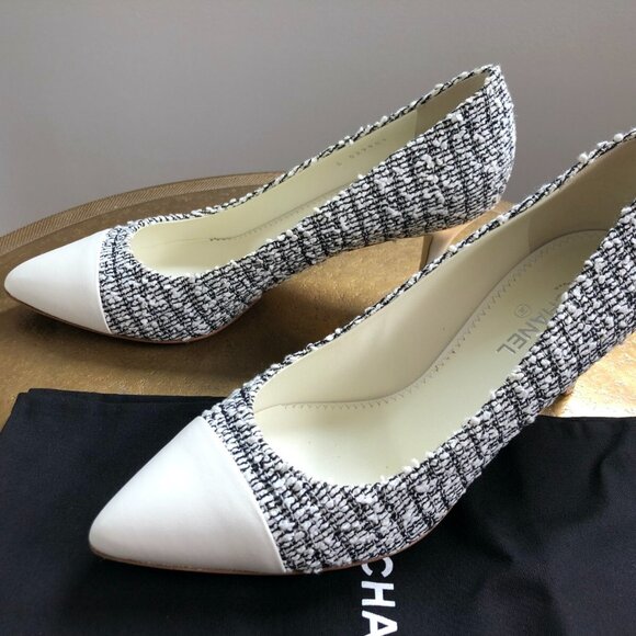 Chanel black white tweed leather heels metal logo pump - Picture 7 of 13
